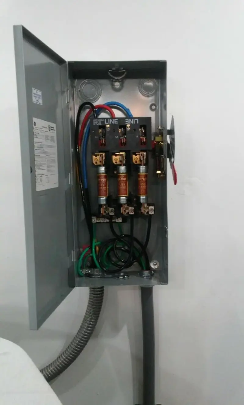 Three-phase disconnect switch installed for Smoke Detector Installation in Rollingwood